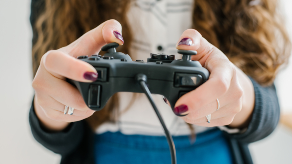 Studie: Dataspelande ökar risken för övervikt hos tjejer